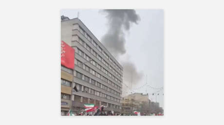 VIDEO: Una gran explosión cerca de multitud de manifestantes en Teherán