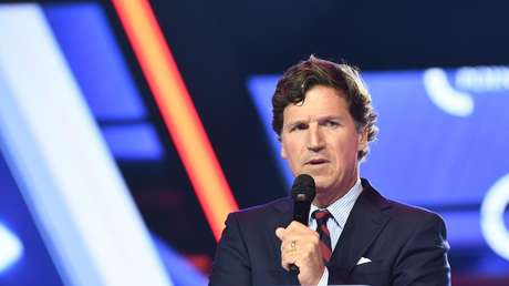 Tucker Carlson denuncia que la CIA lee sus mensajes para fabricar un delito en su contra