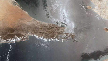 Francia niega que su portaviones haya partido hacia el estrecho de Ormuz