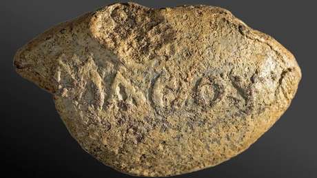 Hallan una bala de honda de 2.000 años con un mensaje sarcástico