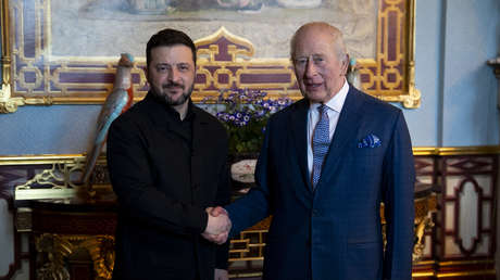 Zelenski regala al rey Carlos III un iPad conectado al campo de batalla ucraniano