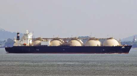 Un "barco fantasma" atraviesa el estrecho de Ormuz en una maniobra poco común