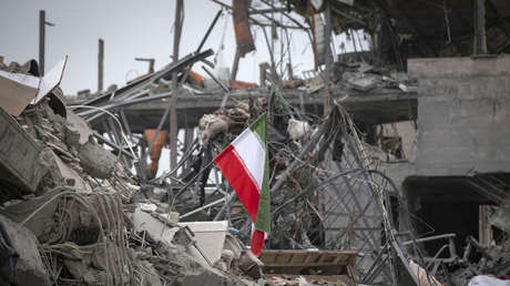 Periodista Glenn Greenwald: Trump quiere "liberar" al pueblo iraní bombardeando y destruyendo su país