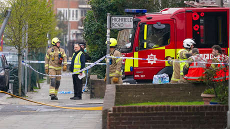 Prenden fuego a vehículos de un servicio judío de ambulancias en Londres (VIDEOS)