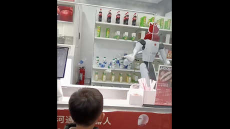 Robot provoca 'caos' en una tienda, pero cumple su cometido (VIDEO)