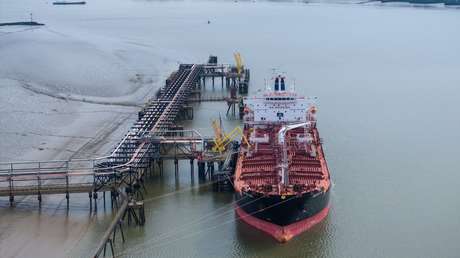 Enviado del Kremlin: La ayuda británica en Ormuz podría disparar el petróleo a 200 dólares