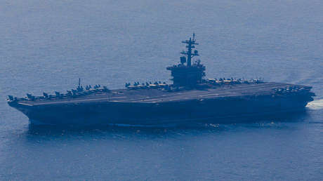 El portaaviones estadounidense USS Nimitz navega frente a la costa de México