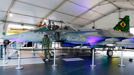 "Histórico": Presentan el primer caza supersónico producido íntegramente en América Latina