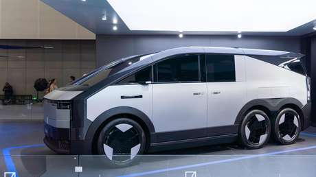 Auto volador chino emprende vuelo en los cielos de una gran ciudad (VIDEO)