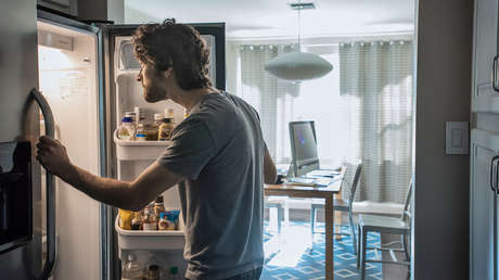 Senador avisa que "los estadounidenses ya se saltan comidas" por la guerra en Irán