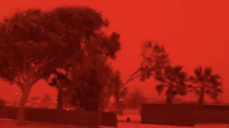 Un apocalíptico cielo color sangre se cierne sobre Australia (VIDEO)