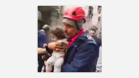 VIDEO: Salvan a un niño de entre los escombros tras ataque aéreo en Irán