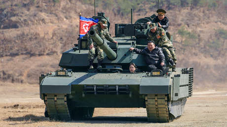 "Gran satisfacción": Kim Jong-un supervisa ensayos de su novedoso tanque (FOTOS)