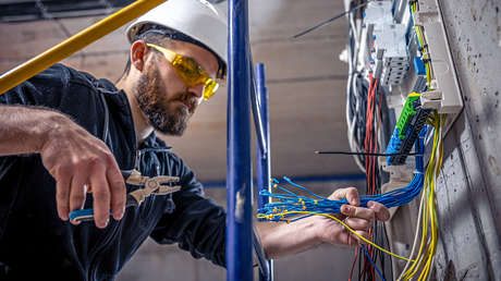 CEO de Palantir revela "dos maneras de saber que tienes un futuro" en el mercado laboral