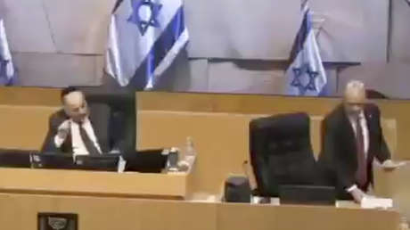 Parlamento israelí suspende sesión en vivo por lanzamiento de misiles desde Irán (VIDEO)