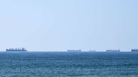 Líder del Parlamento iraní: El estrecho de Ormuz será reabierto, pero no para EE.UU.