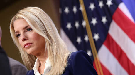 Trump destituye a la fiscal general de EE.UU., Pam Bondi