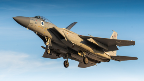 Israel bombardea dos países simultáneamente