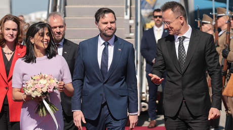 Vance arriba a Hungría en vísperas de elecciones clave