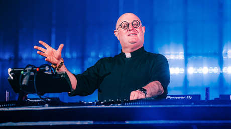 Religión a ritmo tecno: el cura portugués que es DJ y tiene millones de seguidores