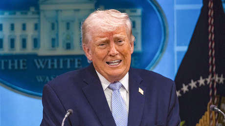 Trump bromea con postularse a la presidencia de Venezuela y aprender español