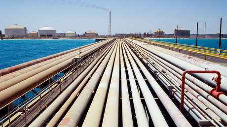 Atacan con un dron el principal oleoducto este-oeste de Arabia Saudita