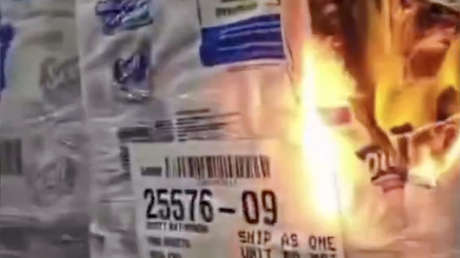 Empleado se graba mientras incendia un gigantesco almacén de papel higiénico (VIDEO)