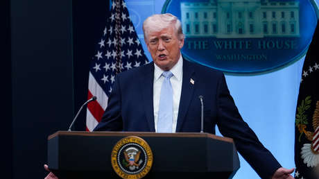 Trump acusa a Irán de hacer "un muy pésimo trabajo" respecto al Estrecho de Ormuz