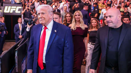 Trump aparece en evento de UFC ante fracaso de primera ronda de negociaciones con Irán (VIDEOS)