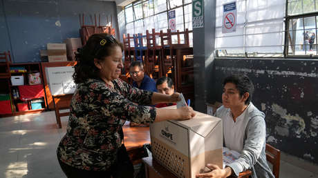 Cierran las urnas en las elecciones generales de Perú