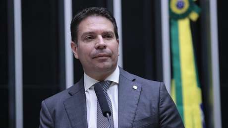 ICE arresta en la calle a exjefe de inteligencia de Brasil