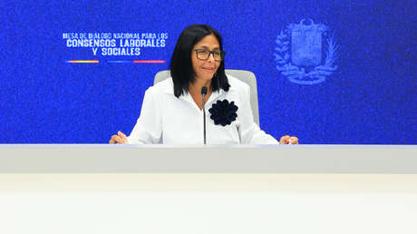 Delcy Rodríguez firma nuevos acuerdos petroleros con Chevron