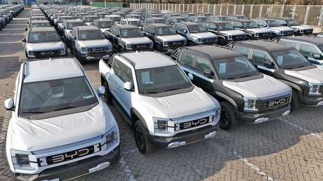 CEO de Ford advierte sobre las consecuencias "devastadoras" de la entrada de coches chinos a EE.UU.