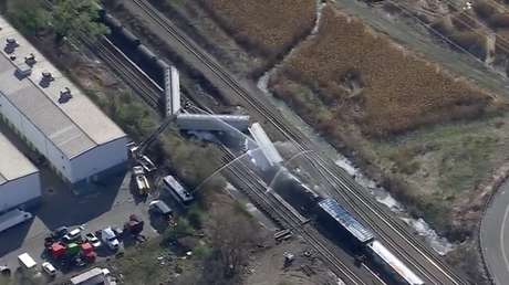 VIDEO: Tren de carga descarrila y derrama líquido inflamable