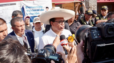 "El santo pueblo ha hablado": El delfín de Pedro Castillo roza su pase al balotaje en Perú