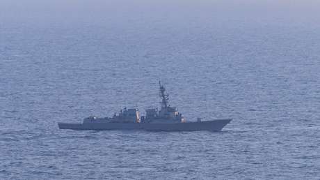 EE.UU. dice haber desviado un carguero iraní que trató de desafiar su bloqueo marítimo