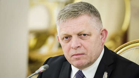 Fico: Si los rusos "están de rodillas", es solo para atarse los zapatos