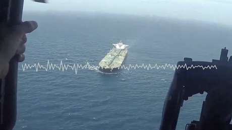 VIDEO de un destructor de EE.UU. desviando un buque en medio del bloqueo contra Irán