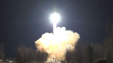VIDEO: Rusia lanza al espacio un cohete con satélites militares
