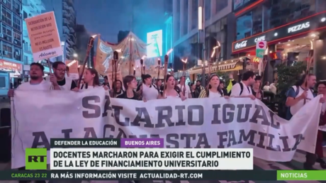 Docentes marchan en Argentina para exigir el cumplimiento de la ley de financiamiento universitario