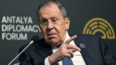 Lavrov: "La OTAN debe dejar de esconderse detrás de papás"