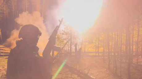 VIDEO: Lanzacohetes ruso deja en cenizas un punto de despliegue de tropas ucraniano