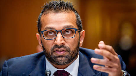 "Cruzaron la línea legal": El director del FBI batalla contra The Atlantic por un artículo