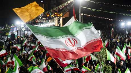 VIDEOS: Irán exhibe potentes misiles en Teherán