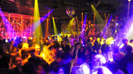 Prostitutas, 'gas de la risa' y lujo: la red que ofrecía fiestas "todo incluido" a futbolistas de élite