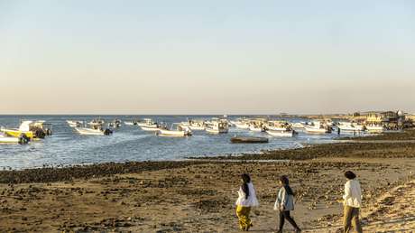 Advierten de peligros por derrames de petróleo causados por la guerra contra Irán