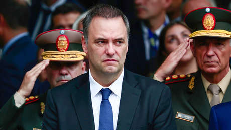 Revelan que el jefe de Gabinete de Milei pagó casi 9.000 dólares en efectivo por su estadía en Aruba