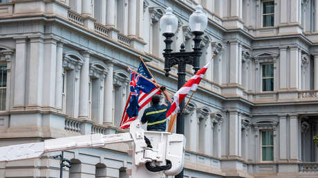 Metedura de pata con banderas cerca de la Casa Blanca antes de la visita del rey Carlos III (FOTOS)