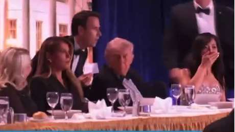 VIDEO: Agentes armados evacúan a Trump y a Melania de la Cena de Corresponsales