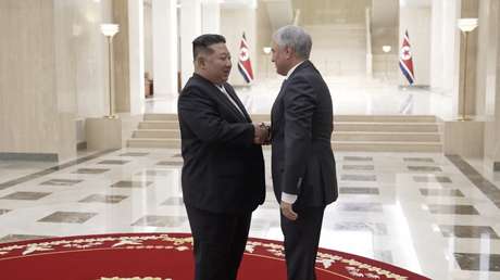 Jefe de la Duma rusa se reúne con Kim Jong-un y le transmite saludos de Putin (VIDEO)